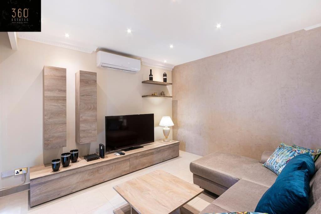 One Of A Kind, Seafront Property In St Georges Bay By 360 Estates Saint Julian's エクステリア 写真