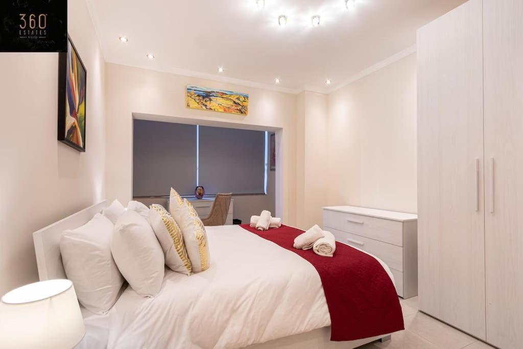 One Of A Kind, Seafront Property In St Georges Bay By 360 Estates Saint Julian's エクステリア 写真